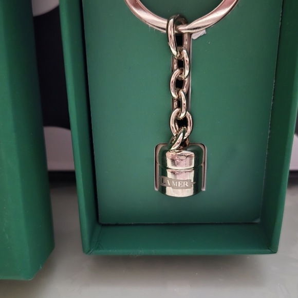 ✨️La Mer Keychain✨️ - Picture 2 of 2